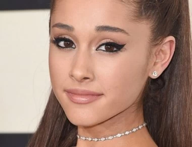 Το λάθος τατουάζ της Αριάνα Γκράντε και το «τρολάρισμα» στο Twitter (φωτο)